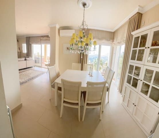 5 bedroom Villa for sale in Altea with pool garage - € 1,600,000 (Ref: 9328362)