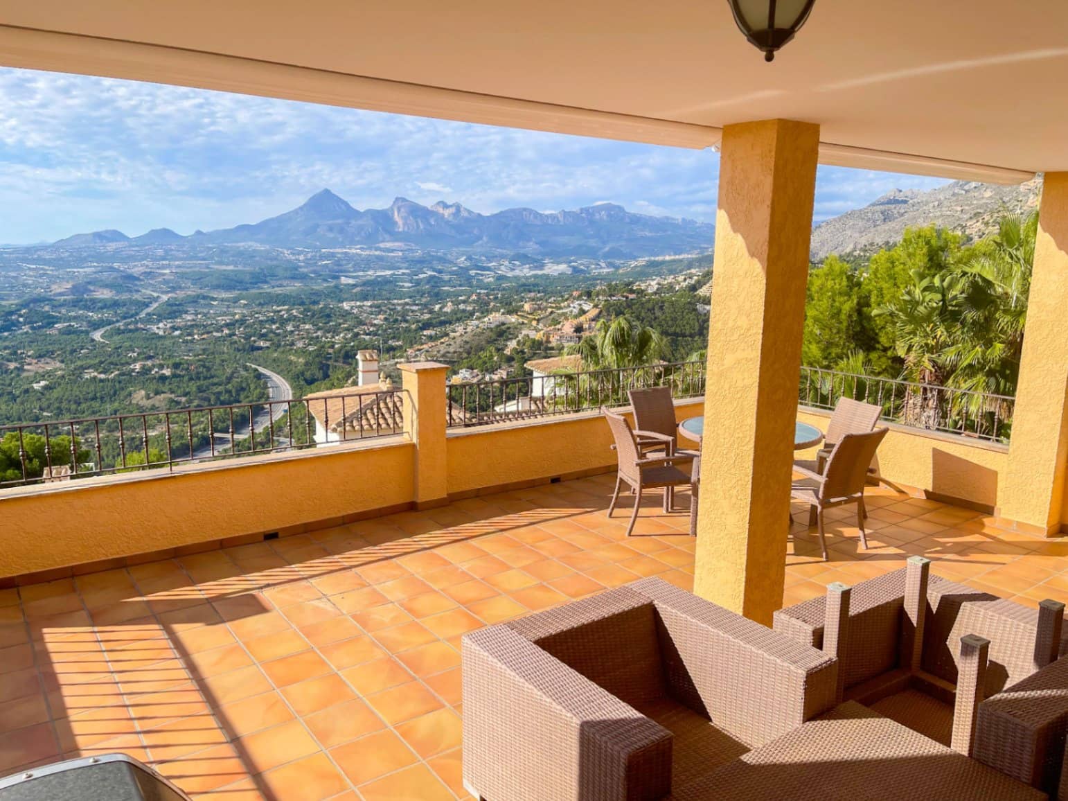 5 bedroom Villa for sale in Altea with pool garage - € 1,600,000 (Ref: 9328362)