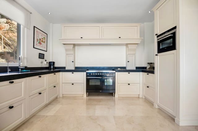 Chalet de 9 habitaciones en Altea en venta con piscina garaje - 2.950.000 € (Ref: 9328366)