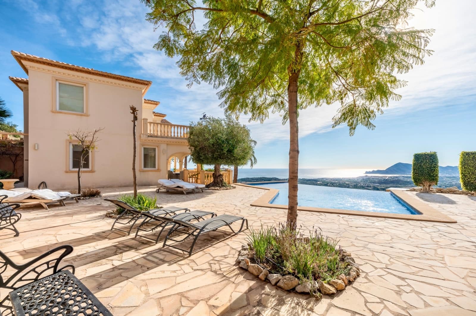 9 bedroom Villa for sale in Altea with pool garage - € 2,950,000 (Ref: 9328366)
