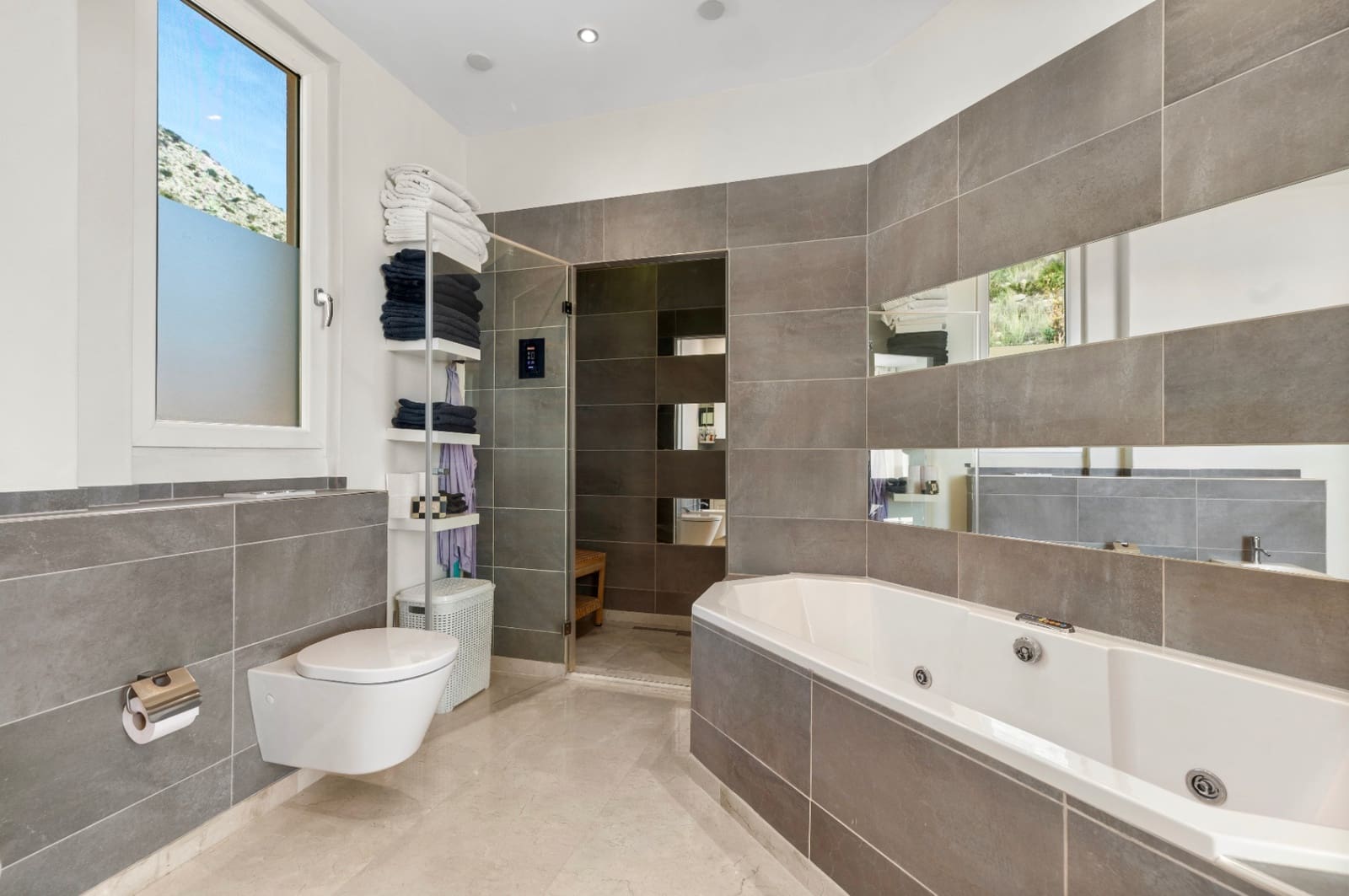 9 bedroom Villa for sale in Altea with pool garage - € 2,950,000 (Ref: 9328366)