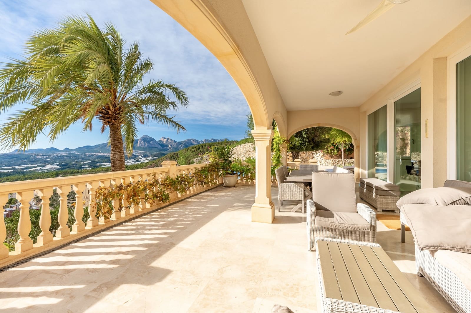 9 bedroom Villa for sale in Altea with pool garage - € 2,950,000 (Ref: 9328366)