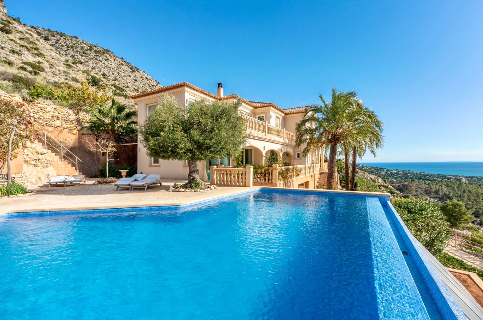 9 bedroom Villa for sale in Altea with pool garage - € 2,950,000 (Ref: 9328366)