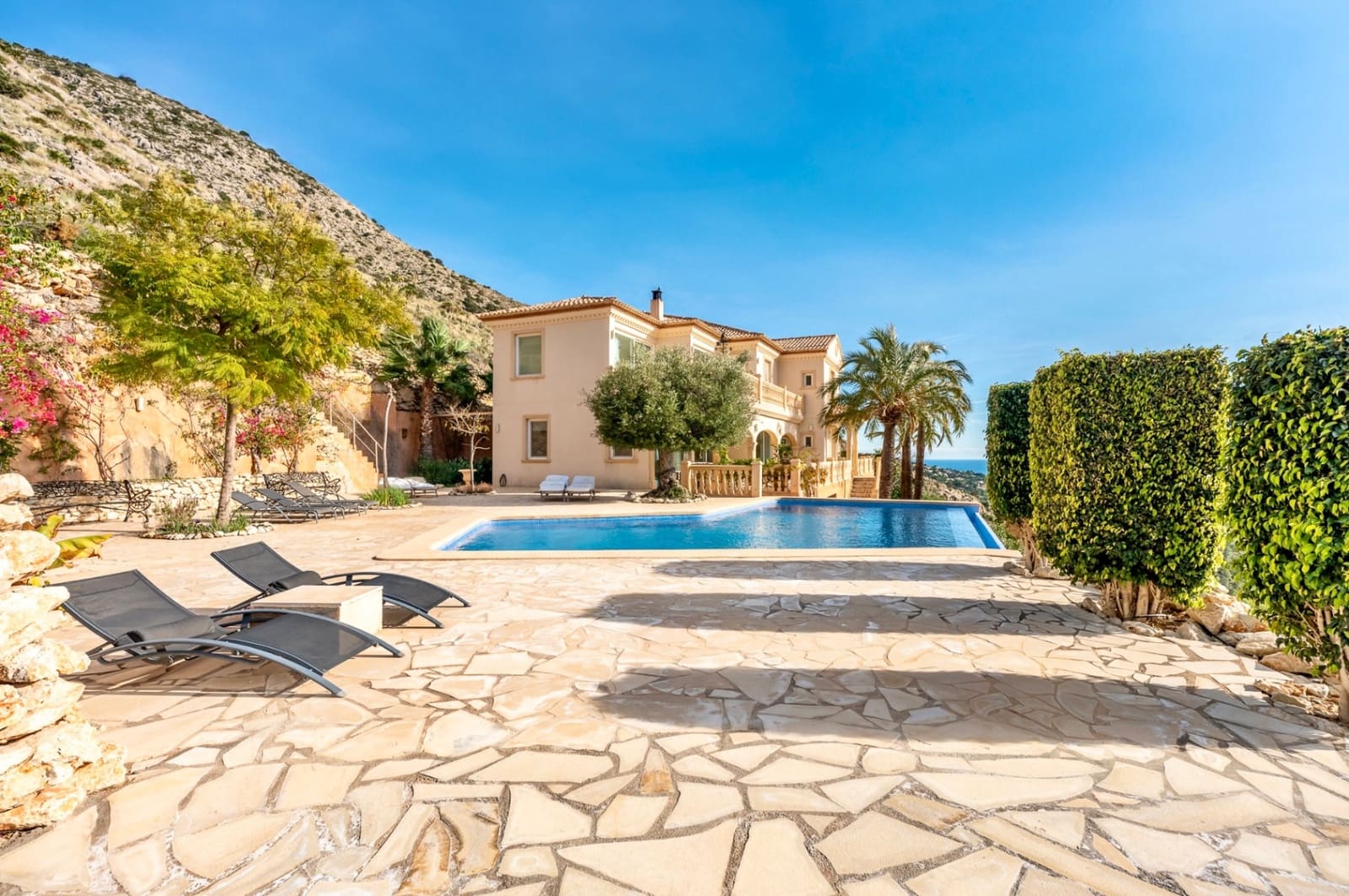 9 bedroom Villa for sale in Altea with pool garage - € 2,950,000 (Ref: 9328366)