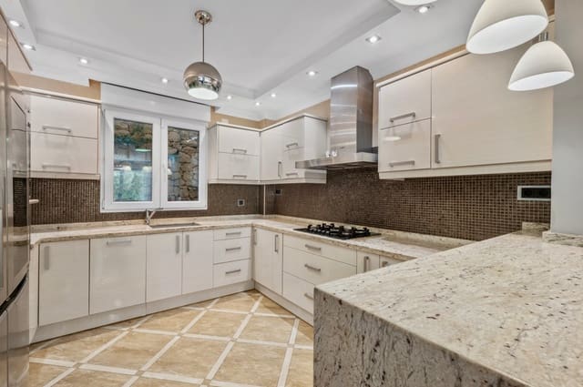 Chalet de 5 habitaciones en Altea en venta con piscina garaje - 1.300.000 € (Ref: 9328377)