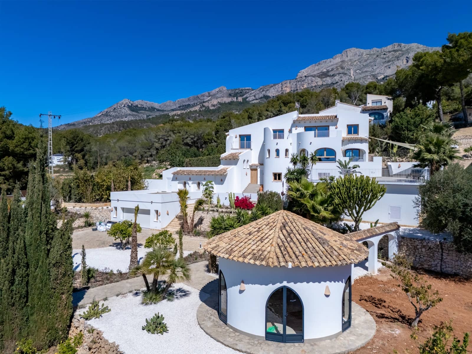 5 bedroom Villa for sale in Altea with pool garage - € 1,495,000 (Ref: 9328381)