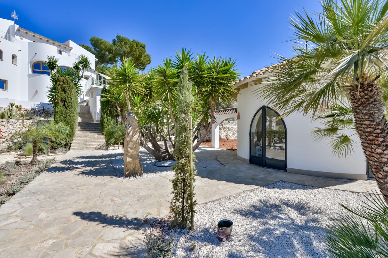 5 bedroom Villa for sale in Altea with pool garage - € 1,495,000 (Ref: 9328381)