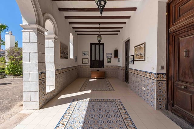 7 bedroom Villa for sale in Altea with pool - € 2,000,000 (Ref: 9328384)