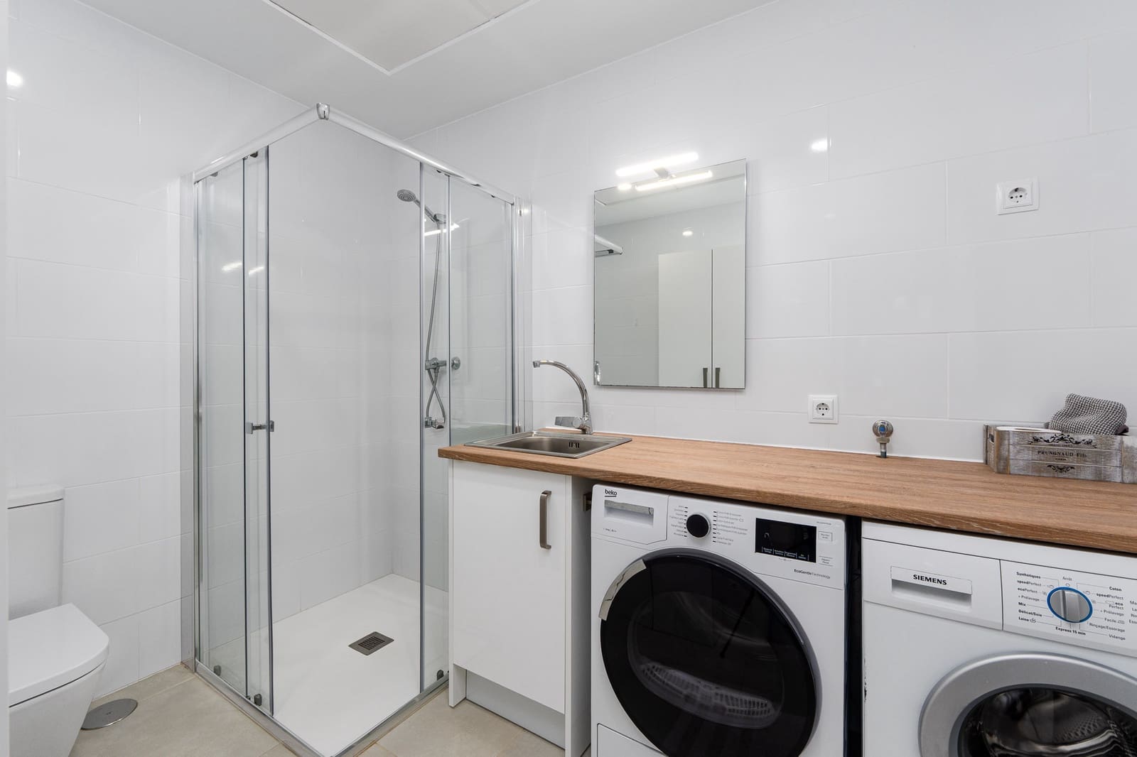 3 bedroom Villa for sale in Altea with pool garage - € 890,000 (Ref: 9328387)