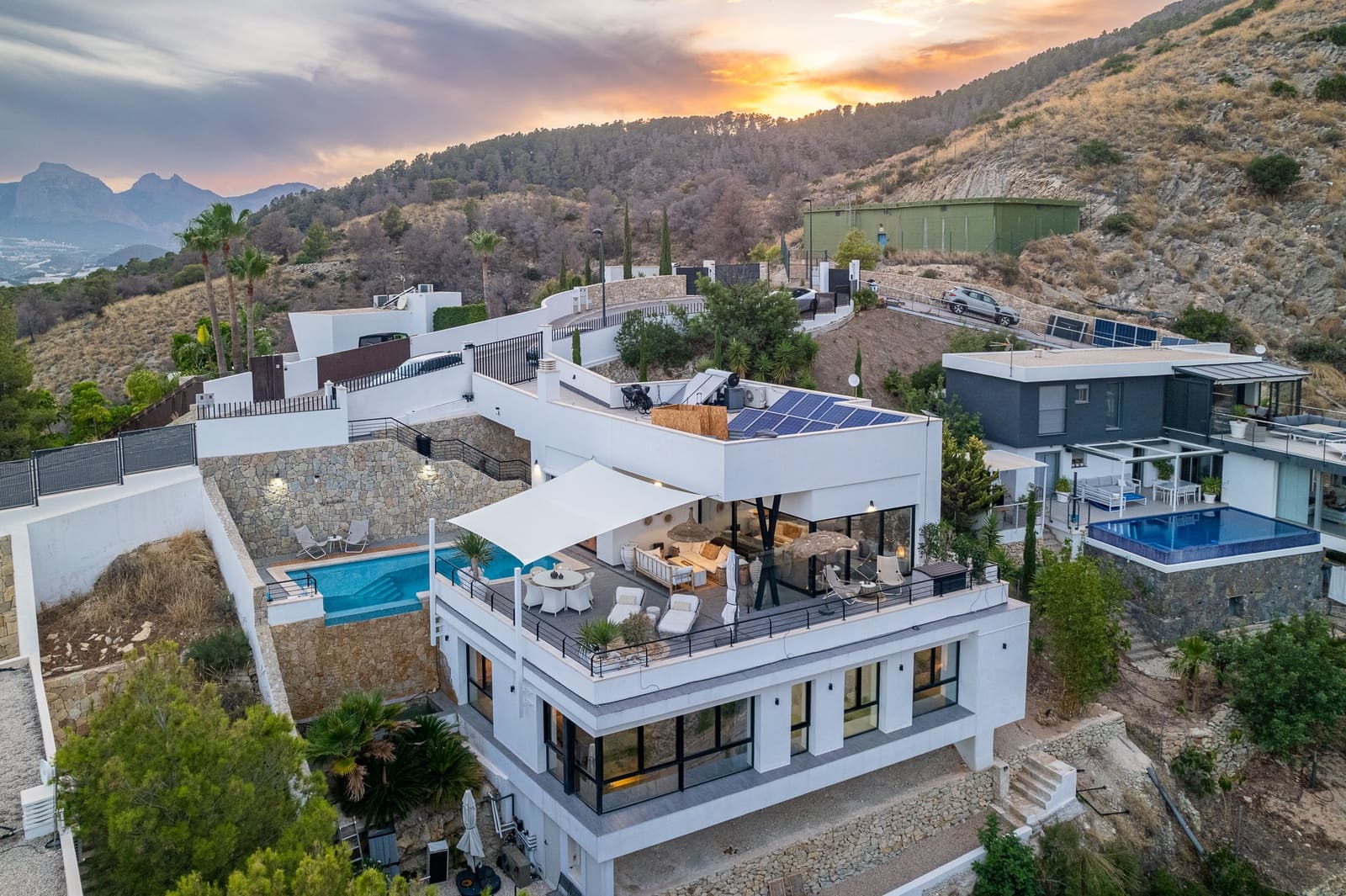 3 bedroom Villa for sale in Altea with pool garage - € 890,000 (Ref: 9328387)