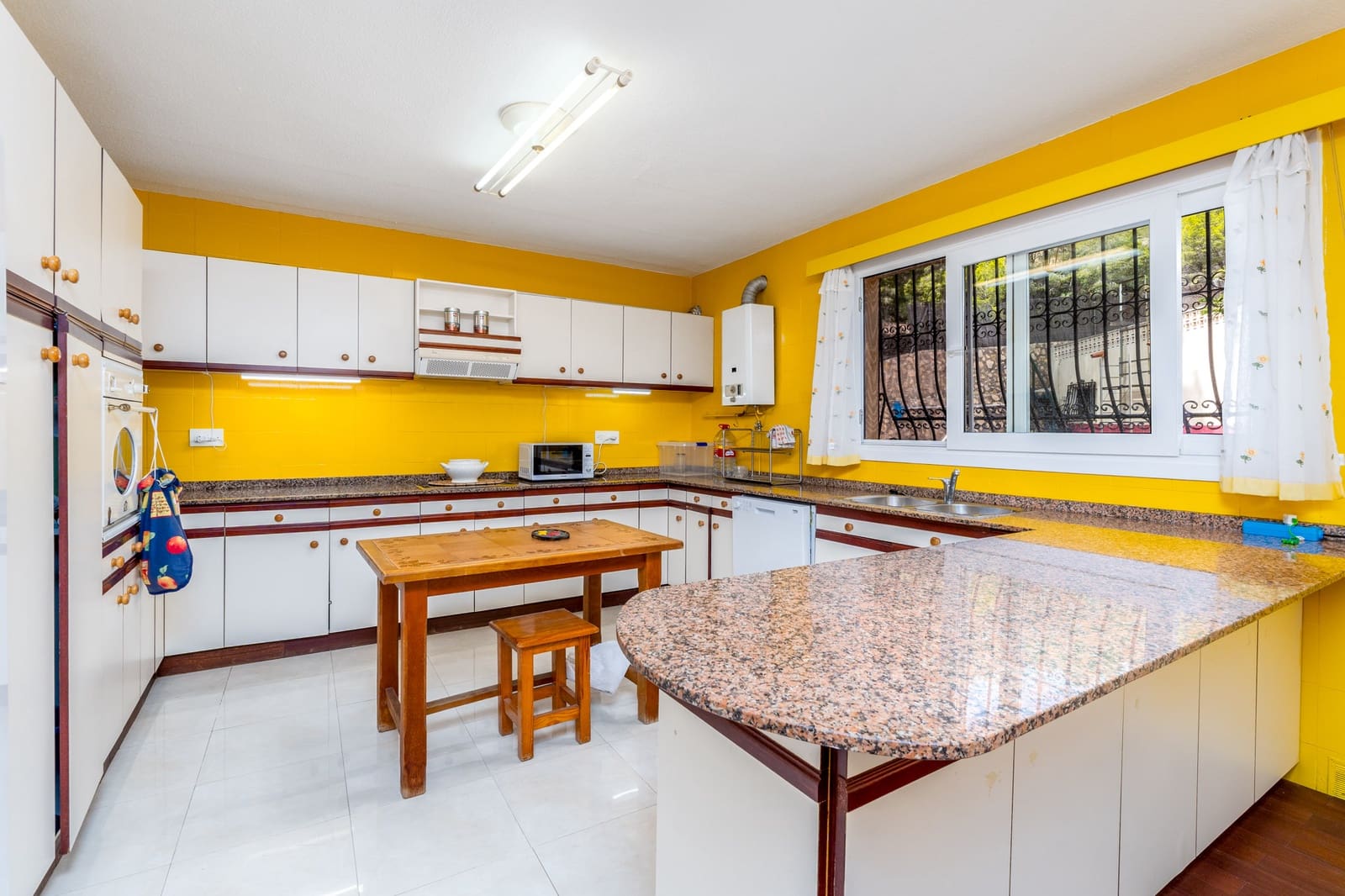 4 bedroom Villa for sale in Altea with pool garage - € 420,000 (Ref: 9328394)