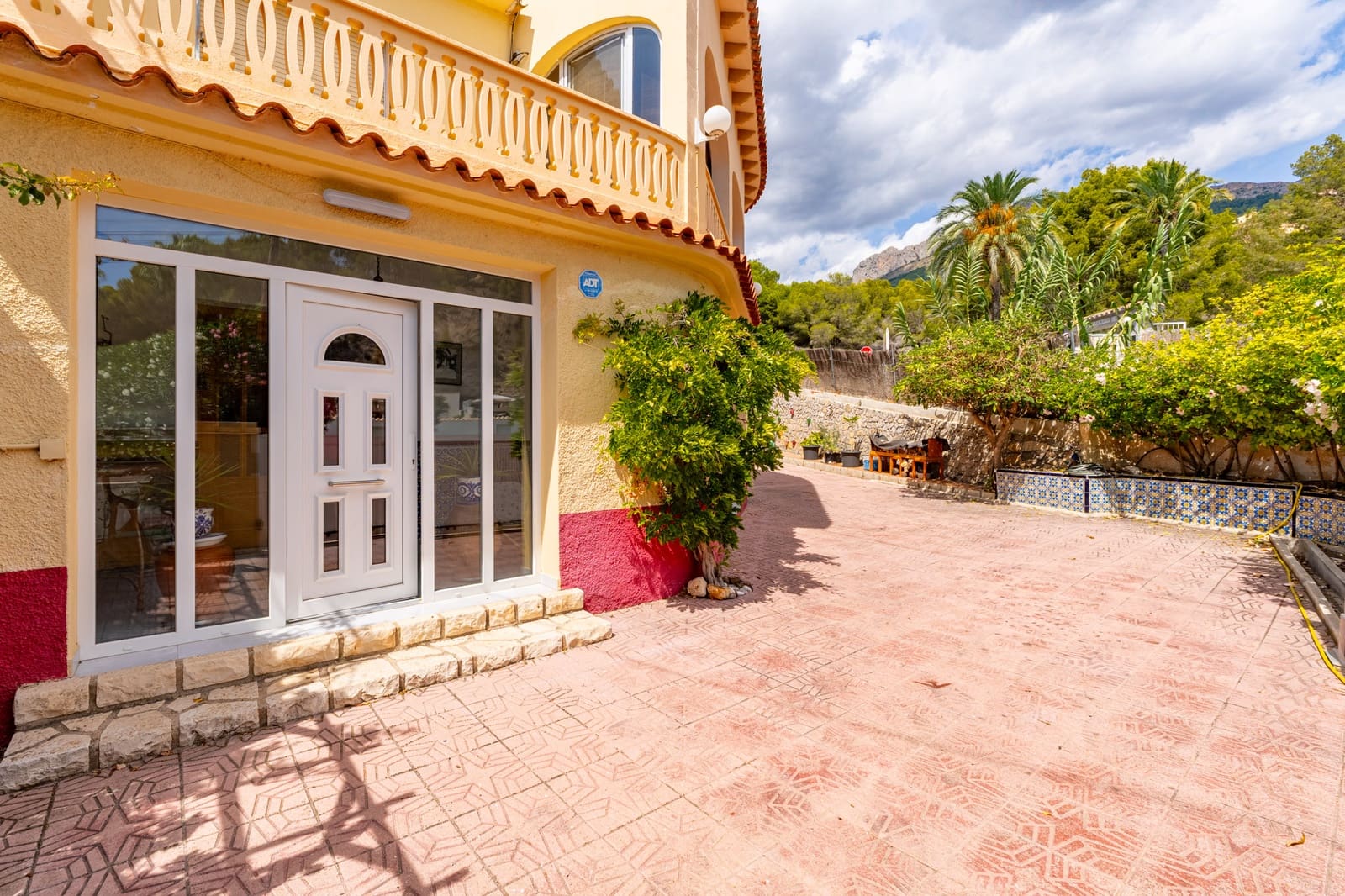 4 bedroom Villa for sale in Altea with pool garage - € 420,000 (Ref: 9328394)
