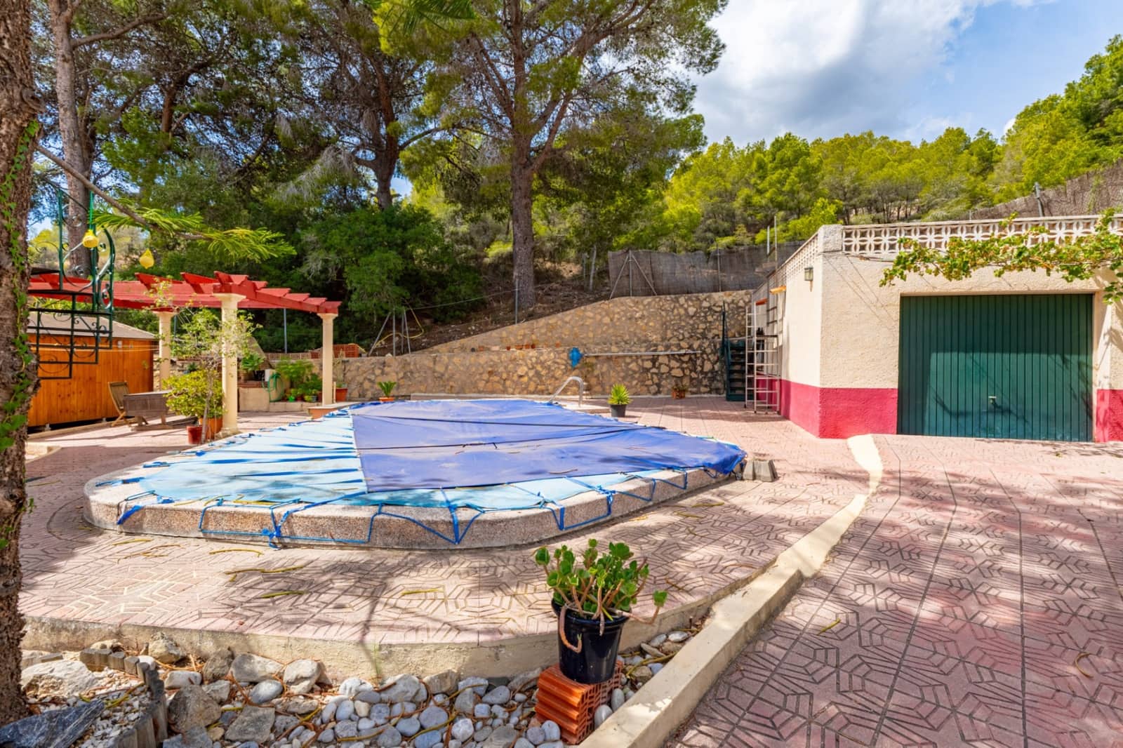 4 bedroom Villa for sale in Altea with pool garage - € 420,000 (Ref: 9328394)