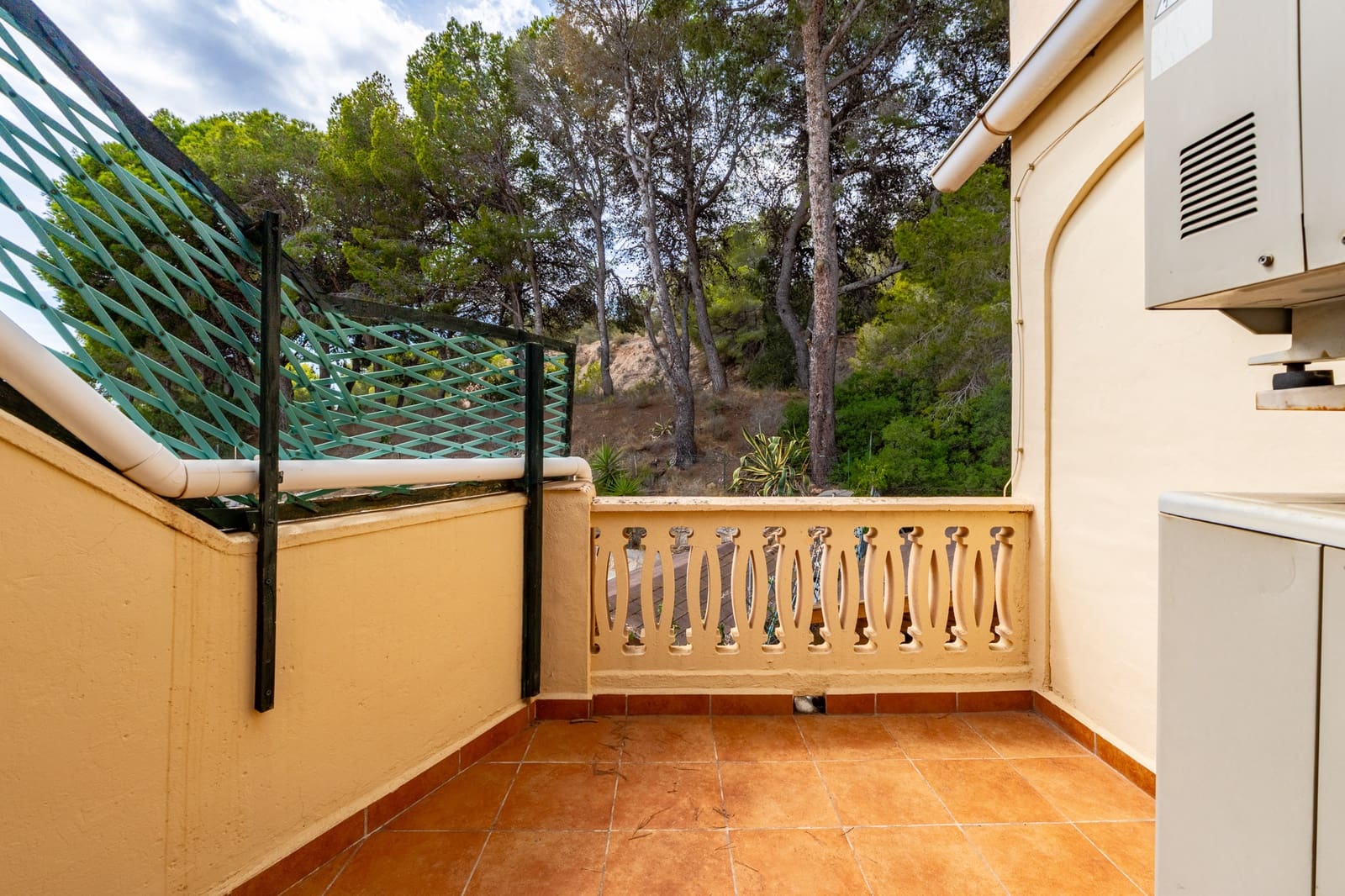 4 bedroom Villa for sale in Altea with pool garage - € 420,000 (Ref: 9328394)