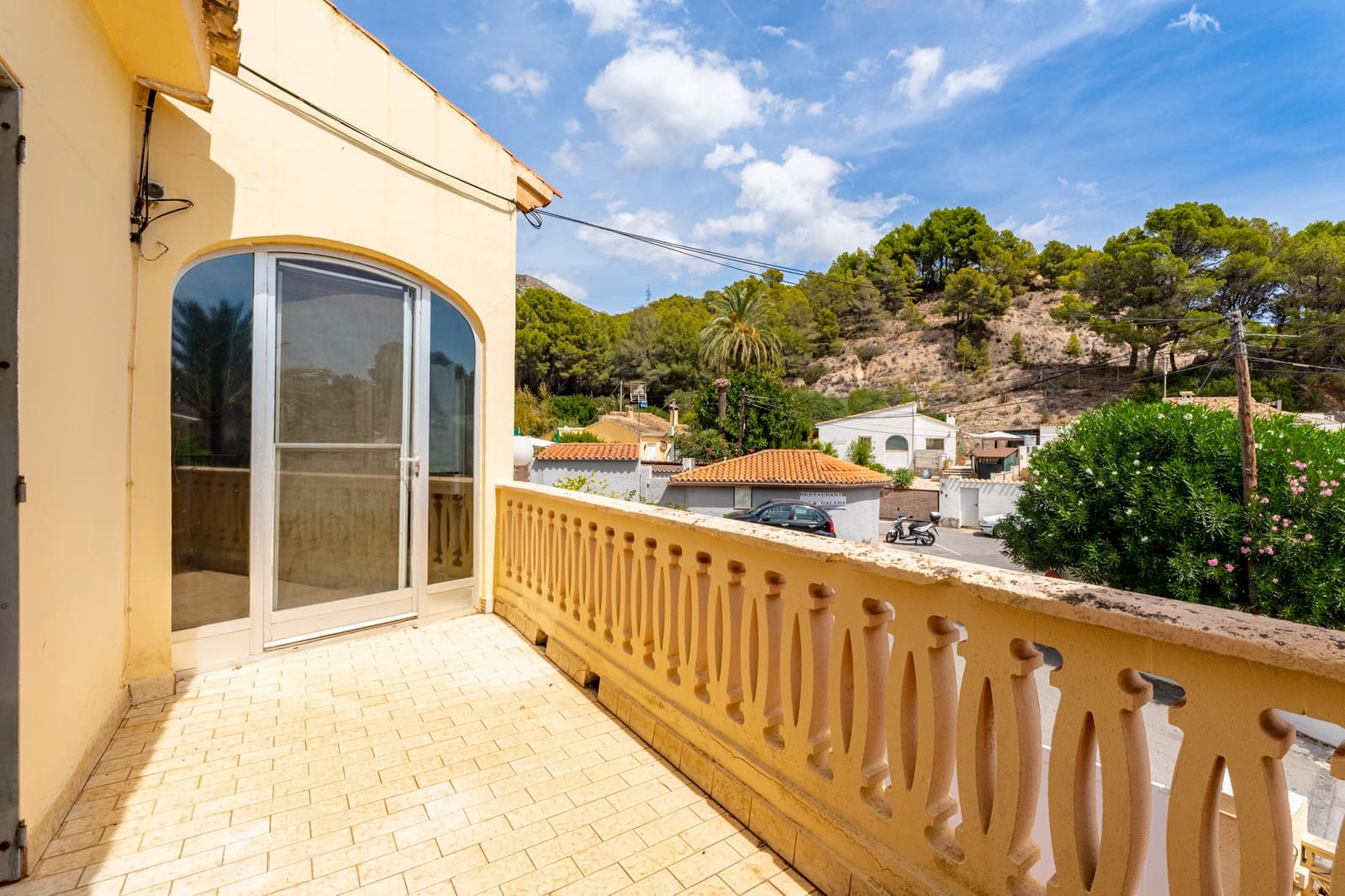 4 bedroom Villa for sale in Altea with pool garage - € 420,000 (Ref: 9328394)