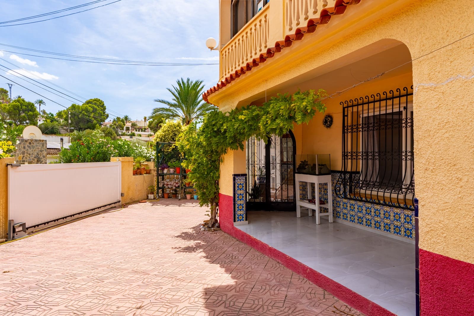 4 bedroom Villa for sale in Altea with pool garage - € 420,000 (Ref: 9328394)