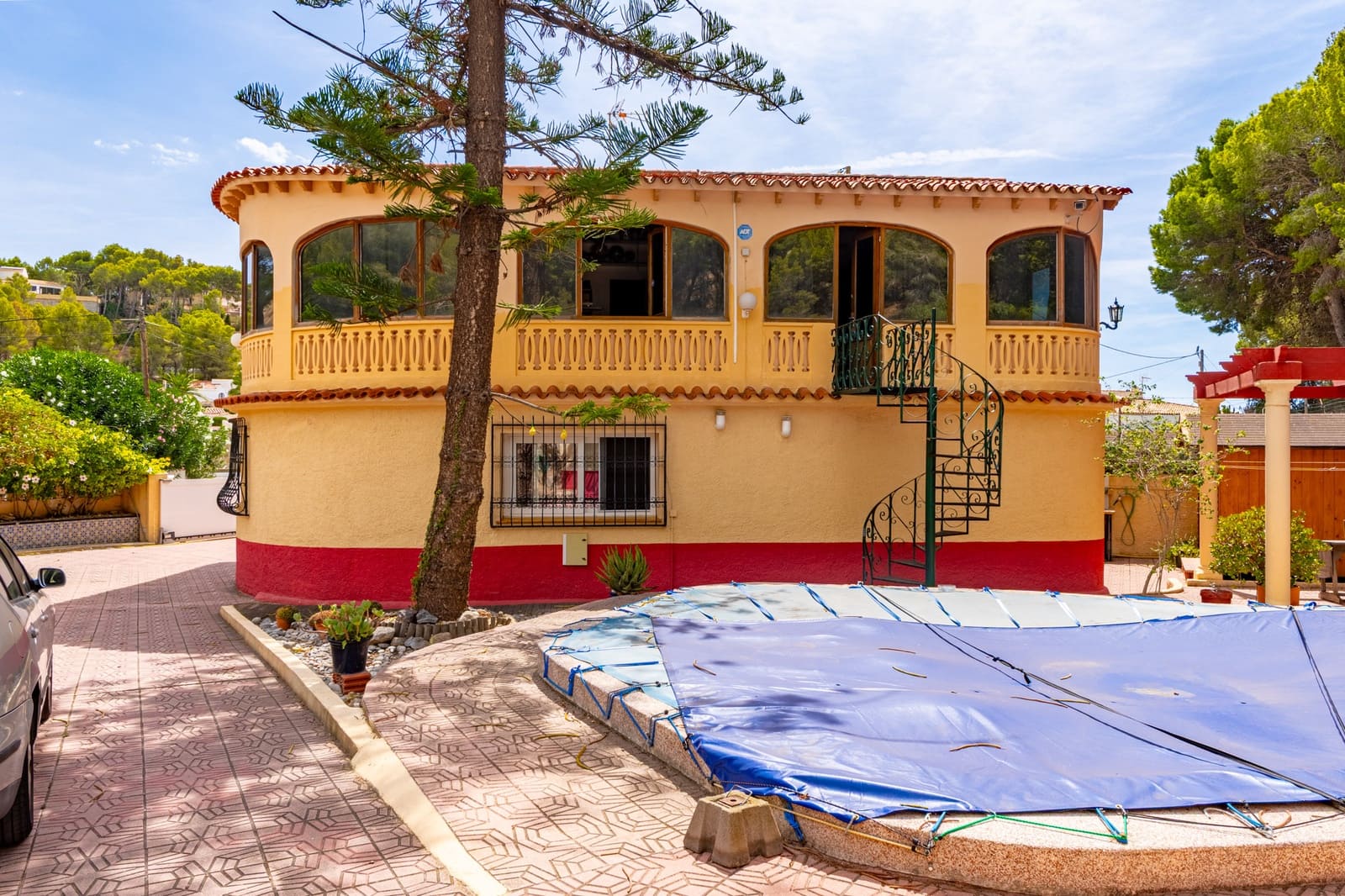 4 bedroom Villa for sale in Altea with pool garage - € 420,000 (Ref: 9328394)