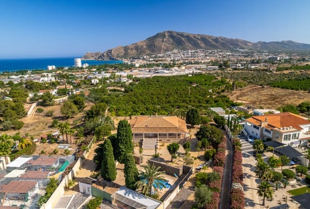 7 Zimmer Villa zu verkaufen in Altea mit Pool Garage - 1.370.000 € (Ref: 9328395)