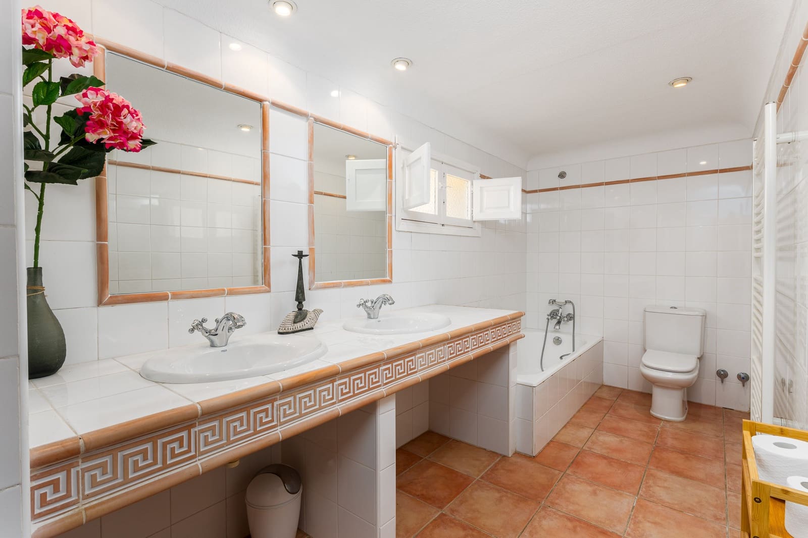 7 bedroom Villa for sale in Altea with pool garage - € 1,370,000 (Ref: 9328395)