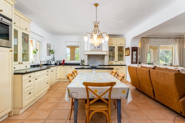 7 Zimmer Villa zu verkaufen in Altea mit Pool Garage - 1.370.000 € (Ref: 9328395)