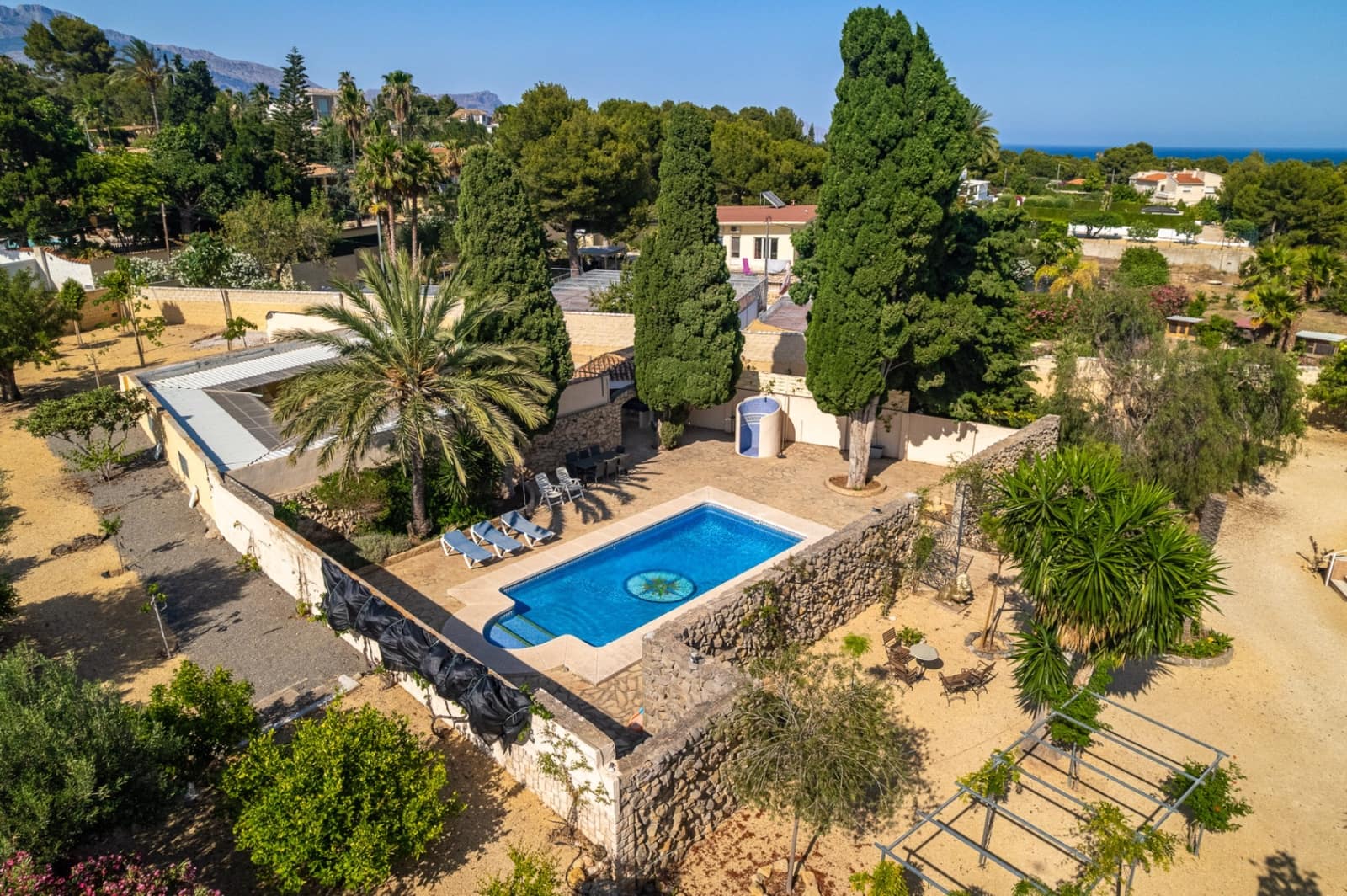 7 bedroom Villa for sale in Altea with pool garage - € 1,370,000 (Ref: 9328395)