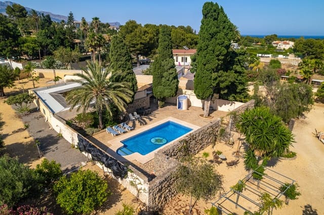 7 Zimmer Villa zu verkaufen in Altea mit Pool Garage - 1.370.000 € (Ref: 9328395)