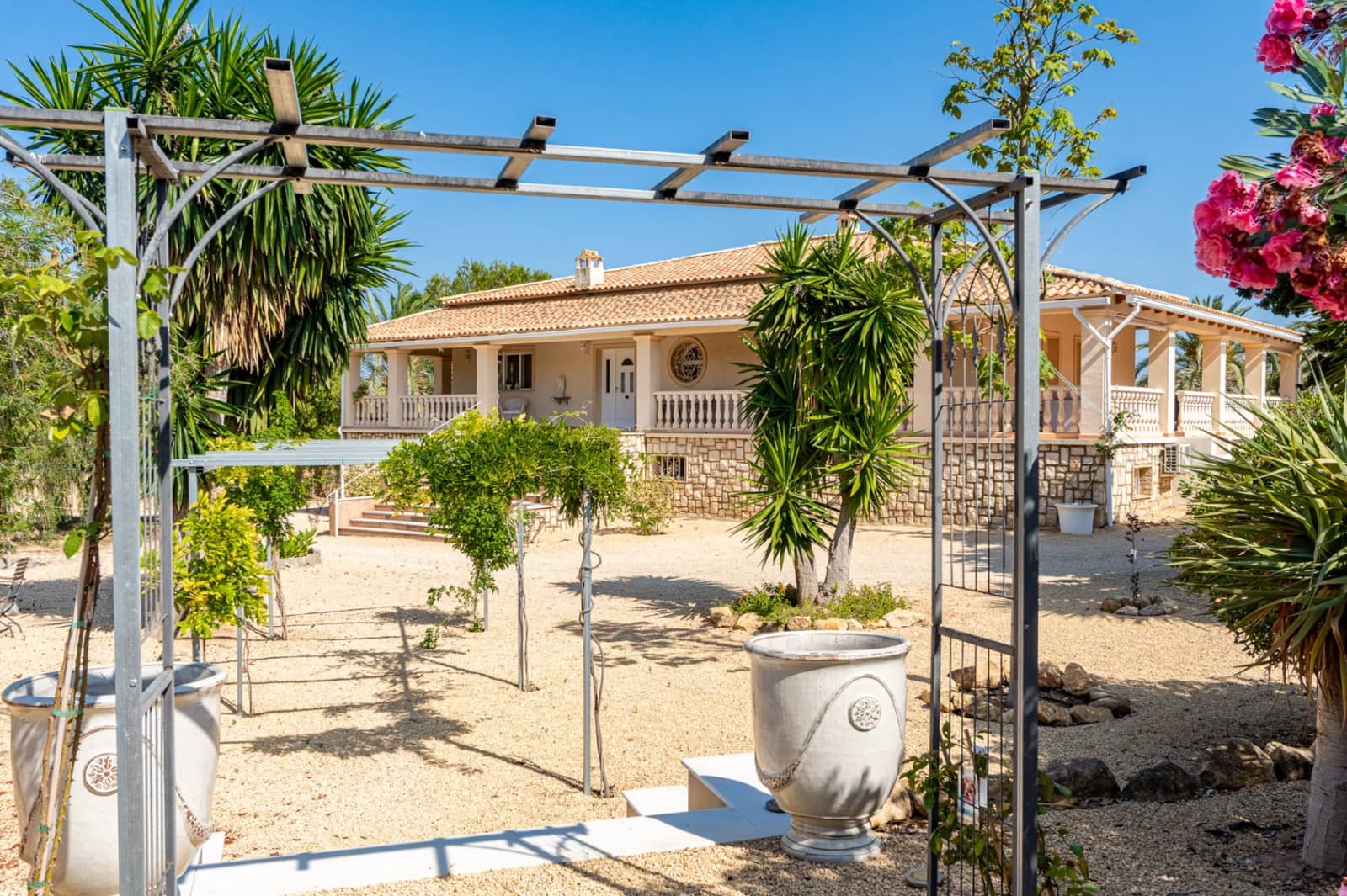 7 bedroom Villa for sale in Altea with pool garage - € 1,370,000 (Ref: 9328395)