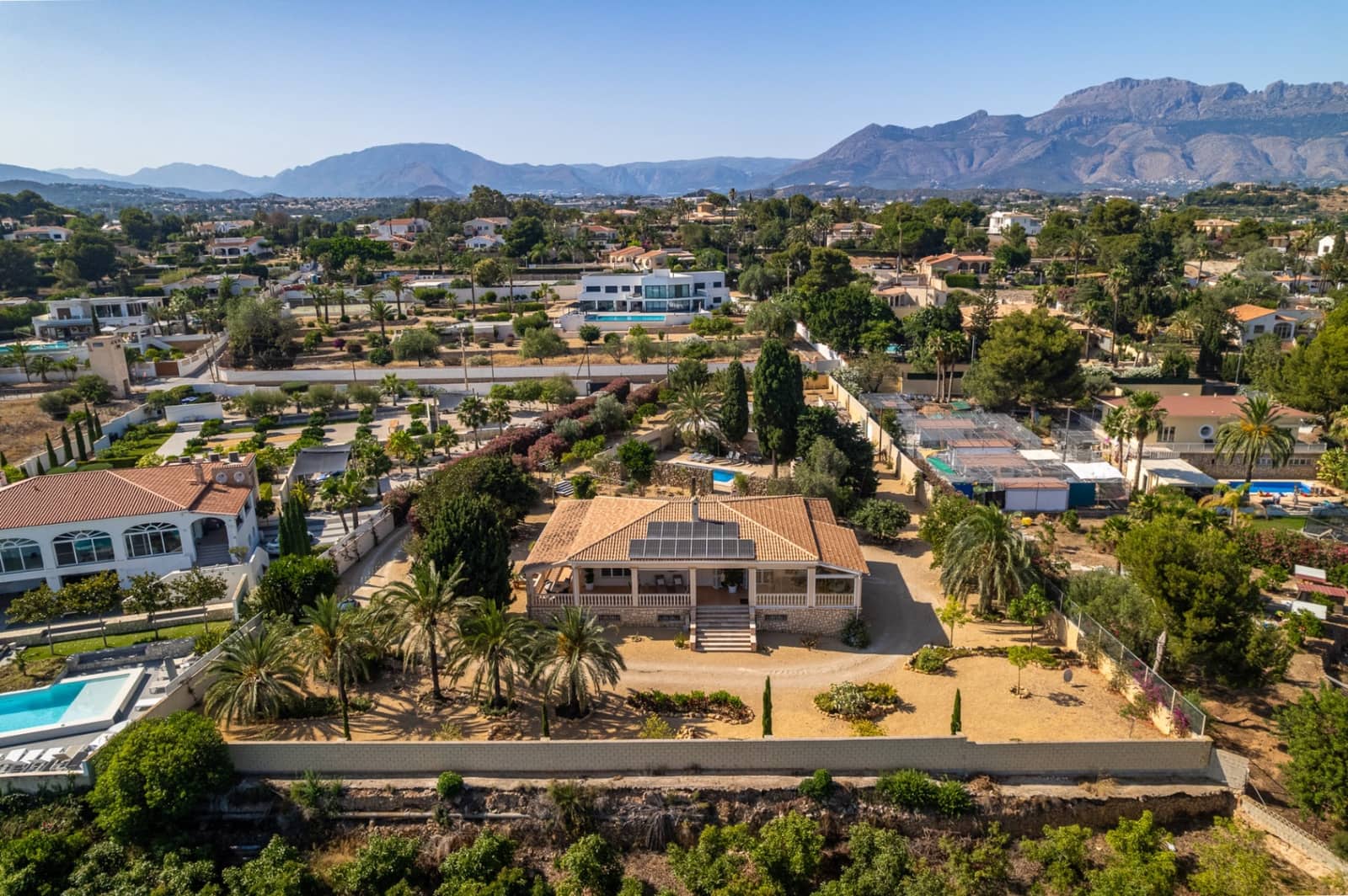 7 bedroom Villa for sale in Altea with pool garage - € 1,370,000 (Ref: 9328395)