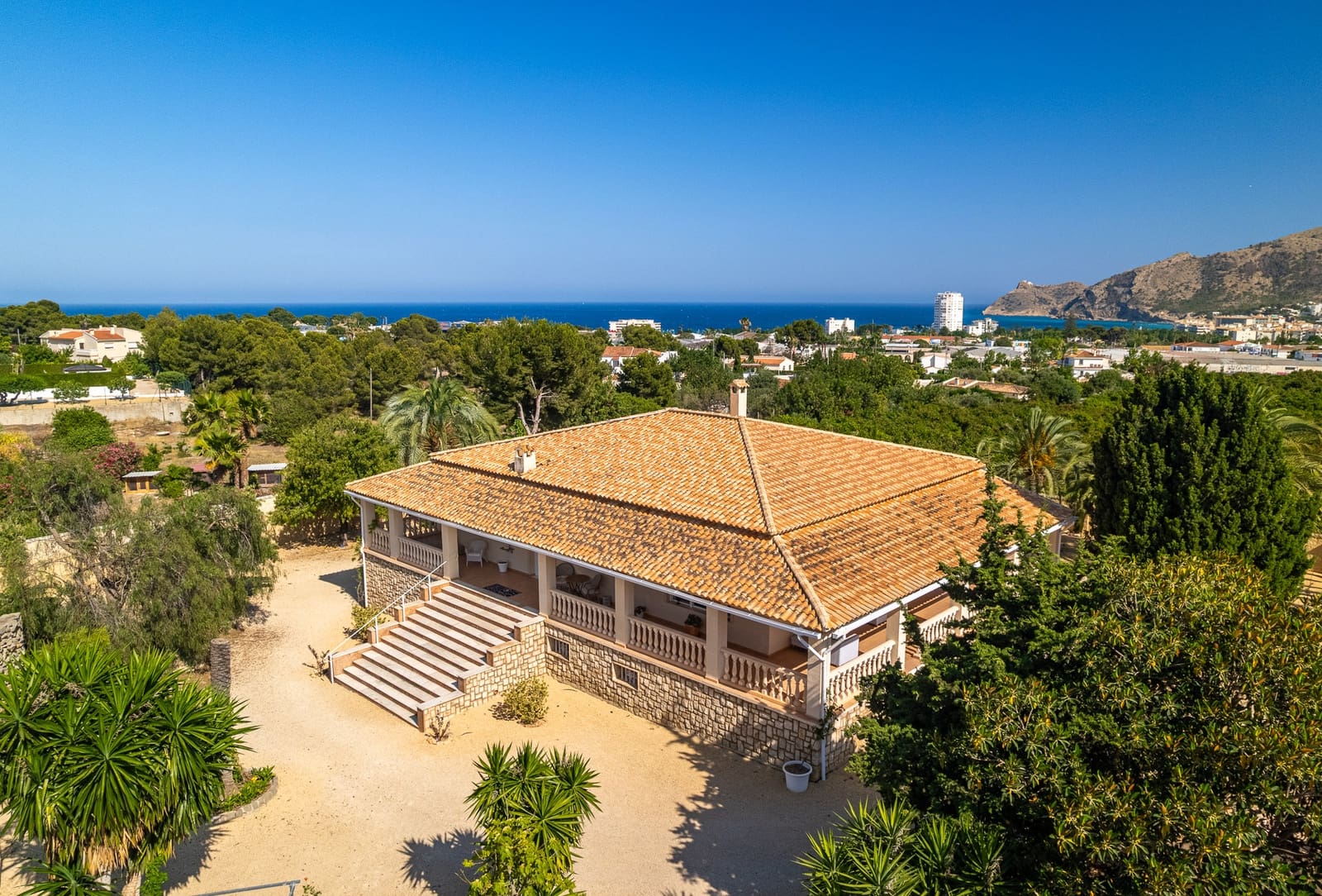 7 bedroom Villa for sale in Altea with pool garage - € 1,370,000 (Ref: 9328395)