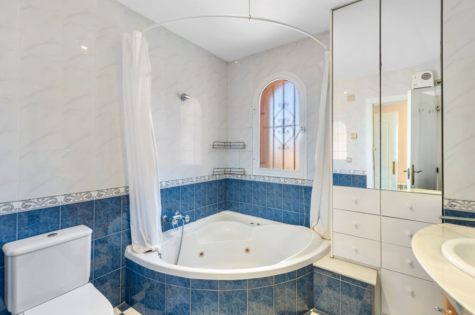 4 bedroom Villa for sale in Albir with pool garage - € 660,000 (Ref: 9328404)