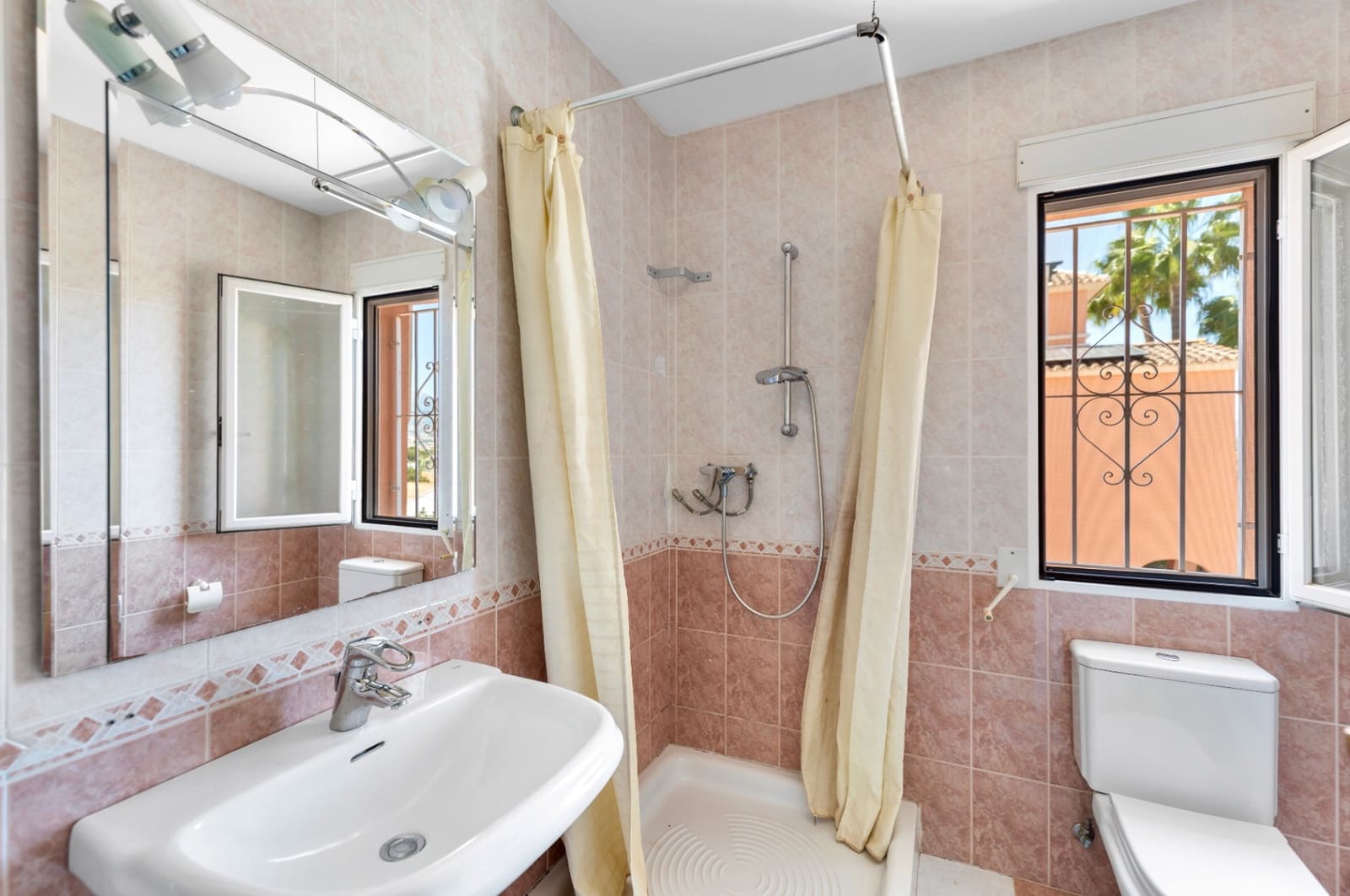 4 bedroom Villa for sale in Albir with pool garage - € 660,000 (Ref: 9328404)