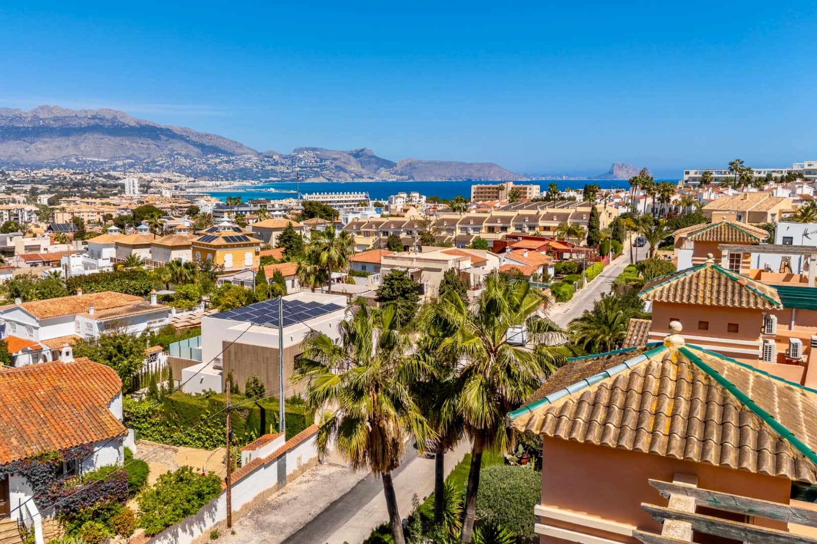 4 bedroom Villa for sale in Albir with pool garage - € 660,000 (Ref: 9328404)