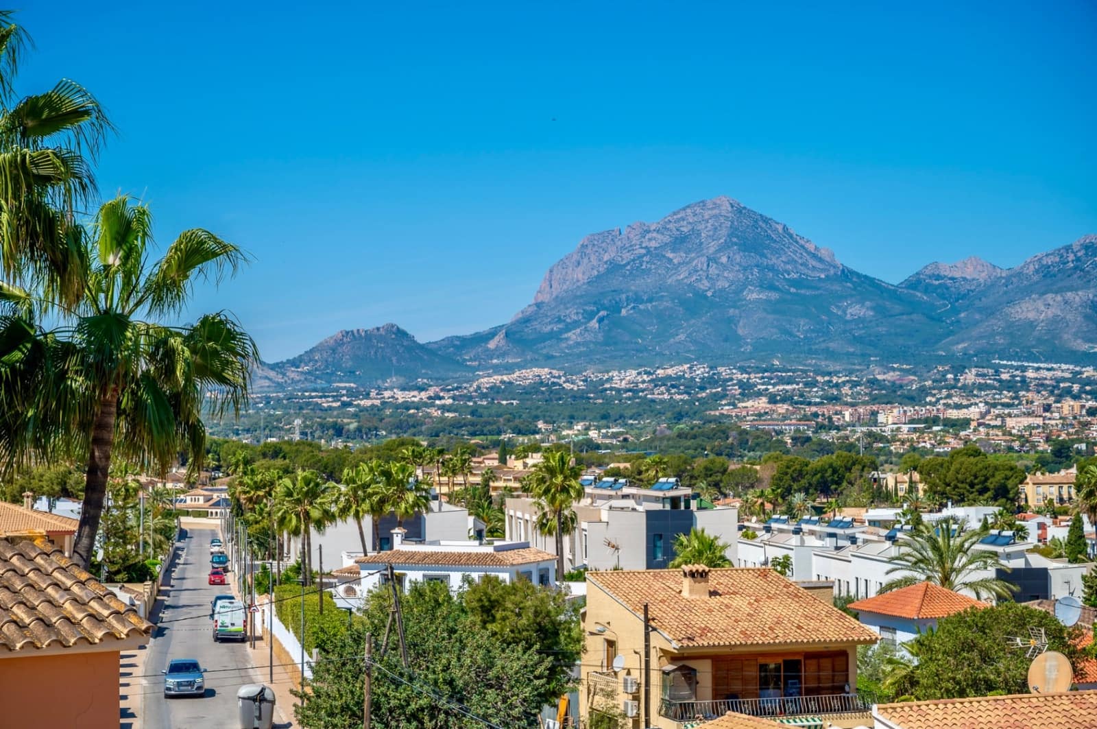 4 bedroom Villa for sale in Albir with pool garage - € 660,000 (Ref: 9328404)