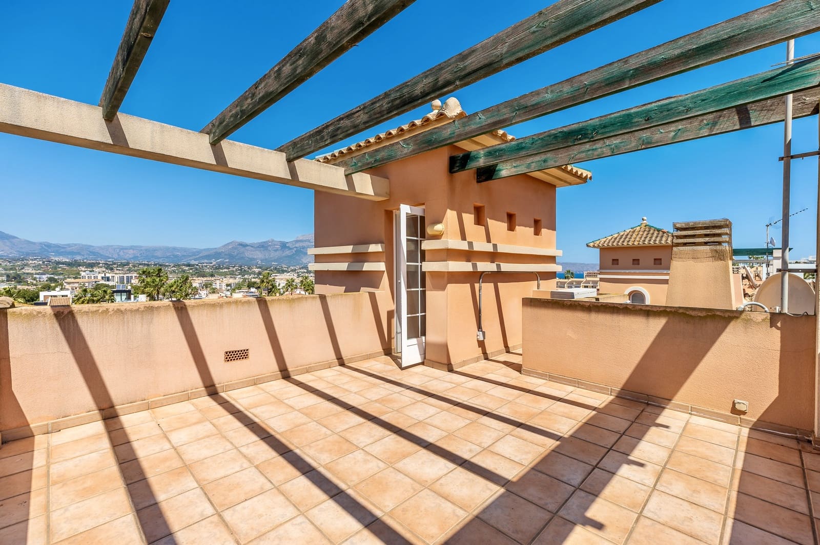 4 bedroom Villa for sale in Albir with pool garage - € 660,000 (Ref: 9328404)