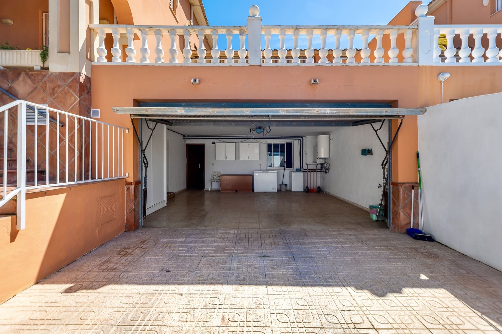 4 bedroom Villa for sale in Albir with pool garage - € 660,000 (Ref: 9328404)