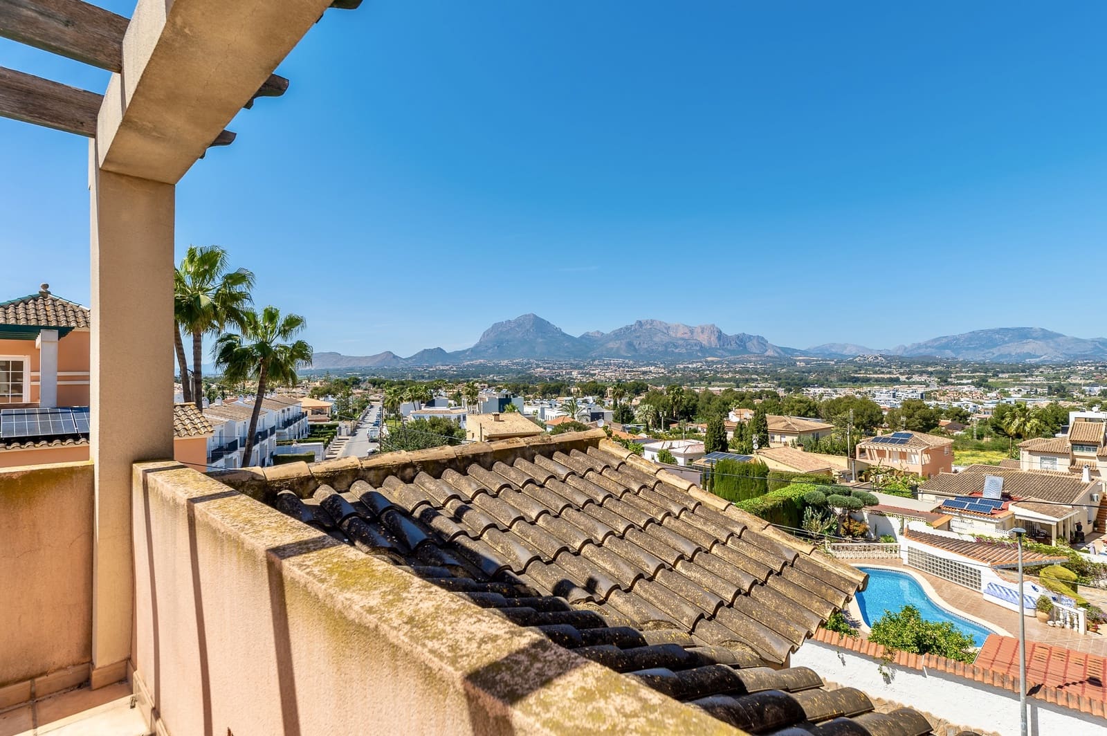 4 bedroom Villa for sale in Albir with pool garage - € 660,000 (Ref: 9328404)