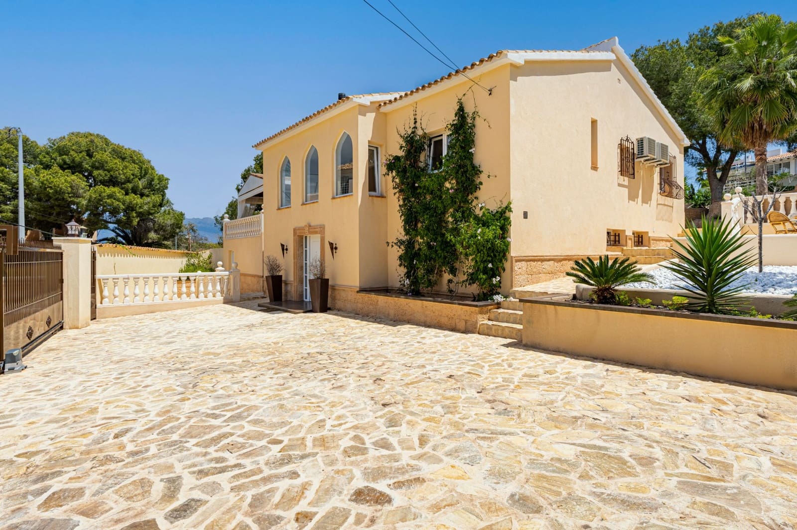 3 slaapkamer Villa te koop in Albir met zwembad garage - € 795.000 (Ref: 9328407)