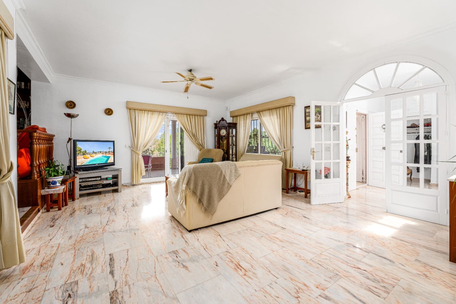 4 bedroom Villa for sale in Albir with pool garage - € 649,000 (Ref: 9328408)