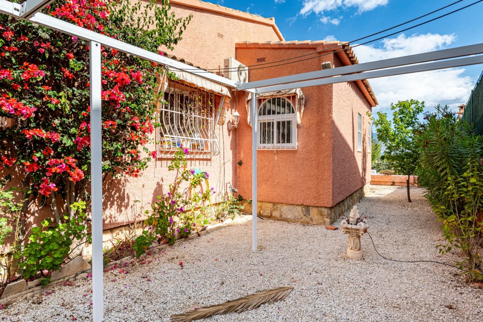 4 bedroom Villa for sale in Albir with pool garage - € 649,000 (Ref: 9328408)