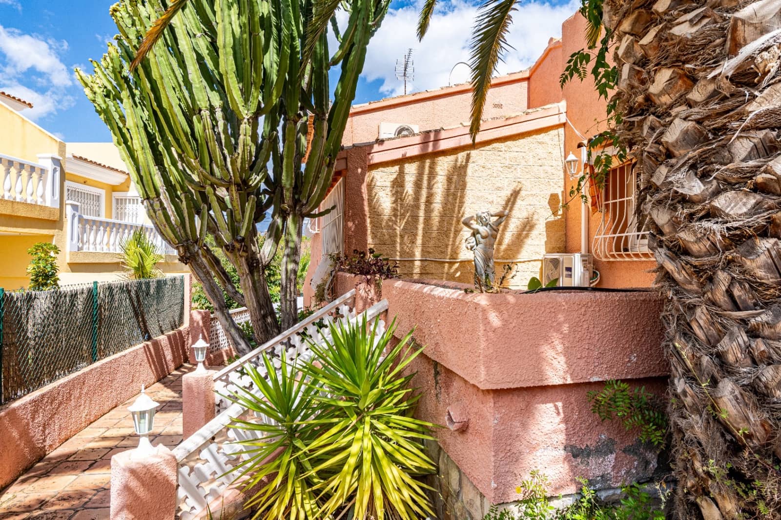 4 bedroom Villa for sale in Albir with pool garage - € 649,000 (Ref: 9328408)