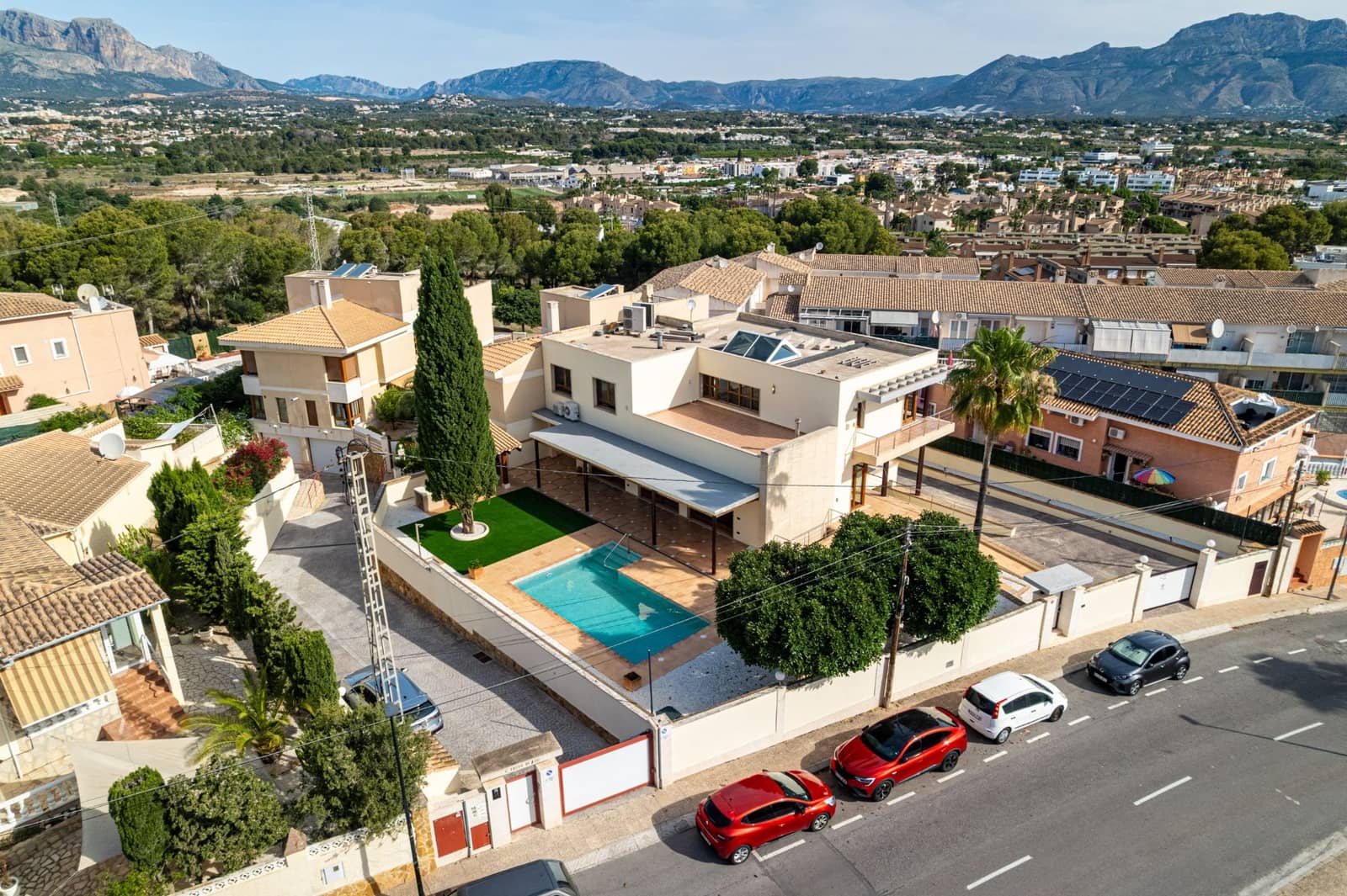 6 Zimmer Villa zu verkaufen in Albir mit Pool Garage - 1.650.000 € (Ref: 9328409)