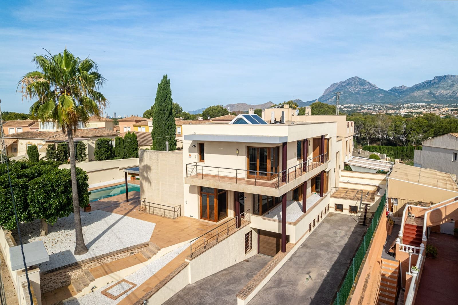 6 Zimmer Villa zu verkaufen in Albir mit Pool Garage - 1.650.000 € (Ref: 9328409)