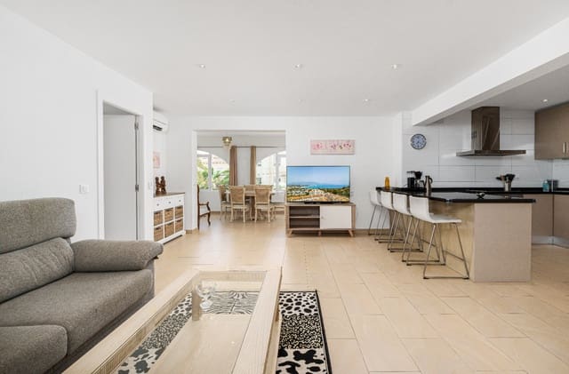 9 Zimmer Villa zu verkaufen in Albir, Alfaz del Pi / L'Alfàs del Pi mit Pool Garage - 750.000 € (Ref: 9328410)