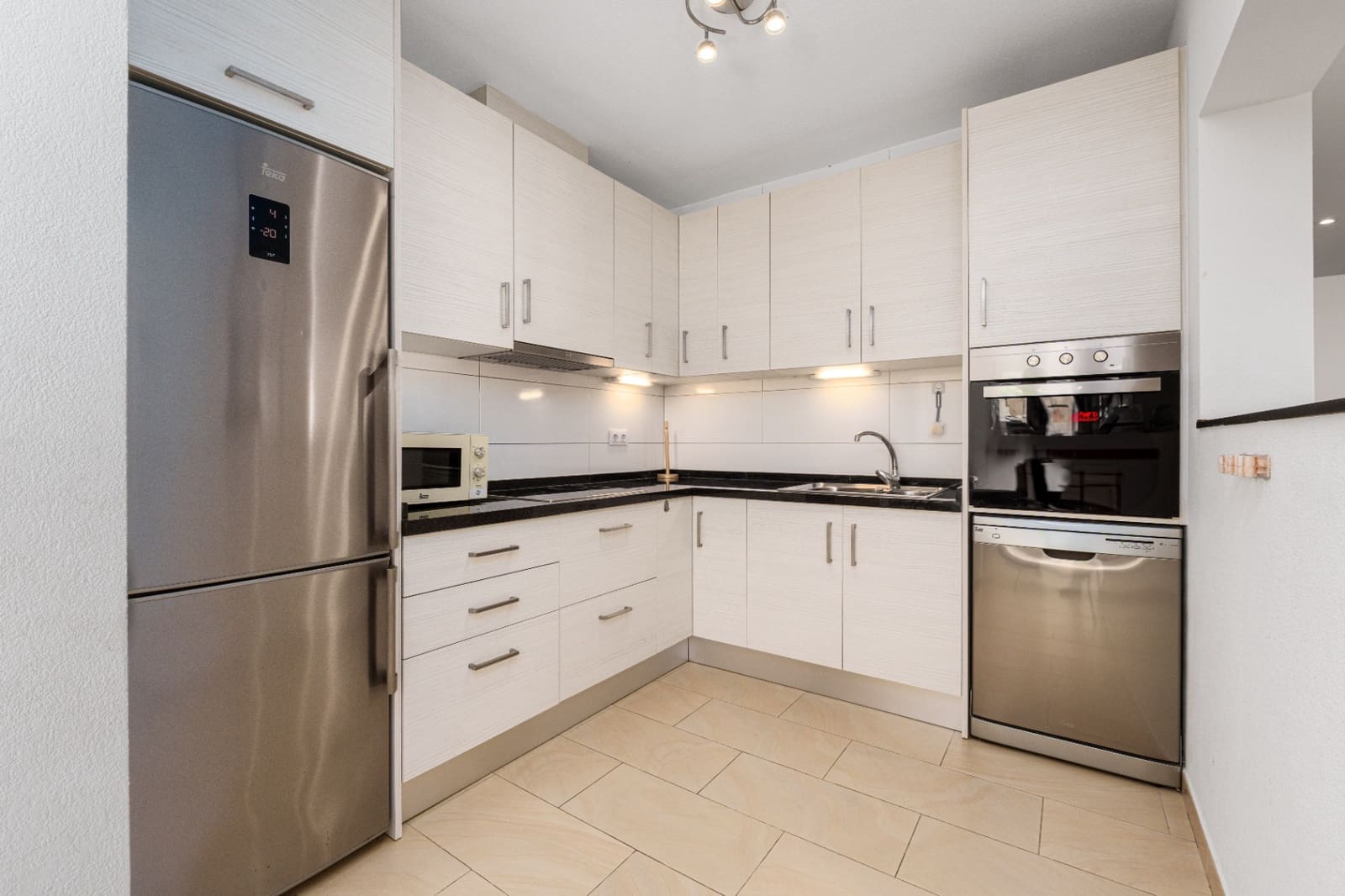 9 Zimmer Villa zu verkaufen in Albir mit Pool Garage - 750.000 € (Ref: 9328410)