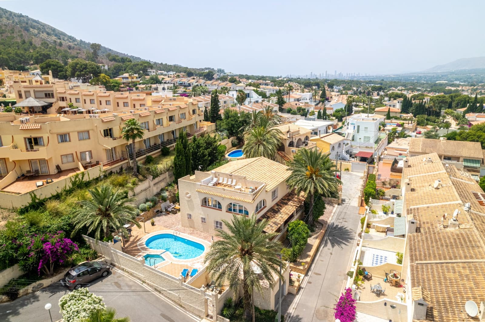 9 Zimmer Villa zu verkaufen in Albir mit Pool Garage - 750.000 € (Ref: 9328410)