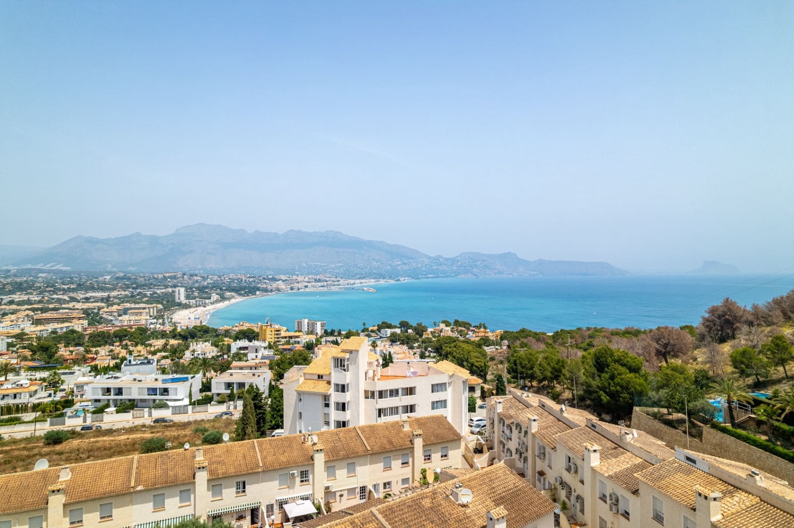 9 Zimmer Villa zu verkaufen in Albir mit Pool Garage - 750.000 € (Ref: 9328410)