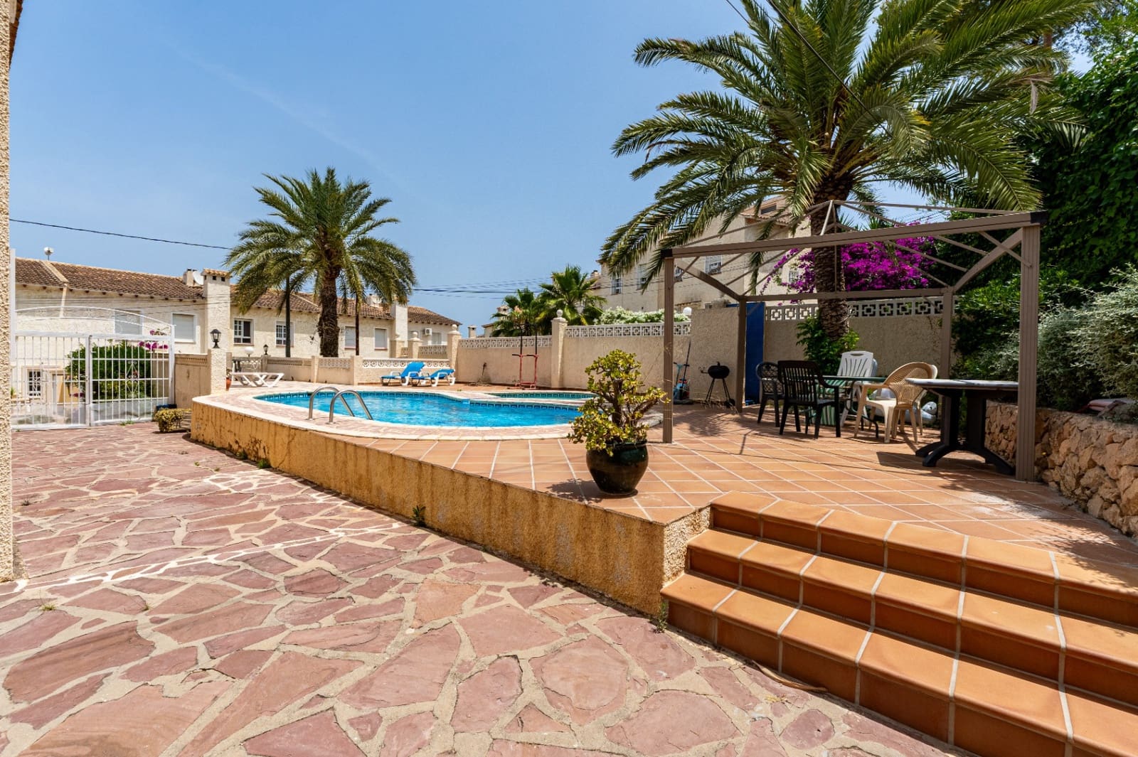 9 Zimmer Villa zu verkaufen in Albir mit Pool Garage - 750.000 € (Ref: 9328410)