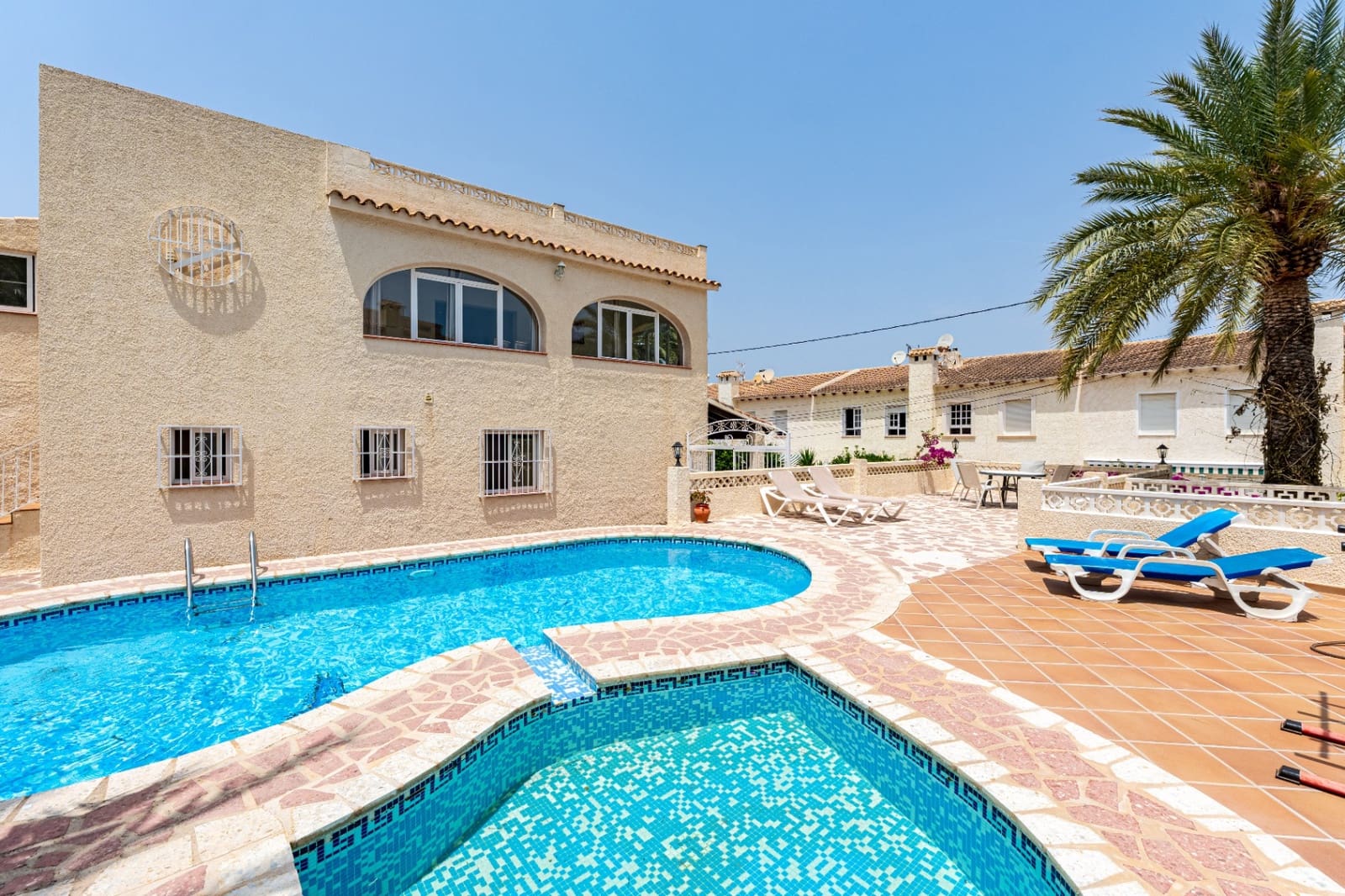 9 Zimmer Villa zu verkaufen in Albir mit Pool Garage - 750.000 € (Ref: 9328410)