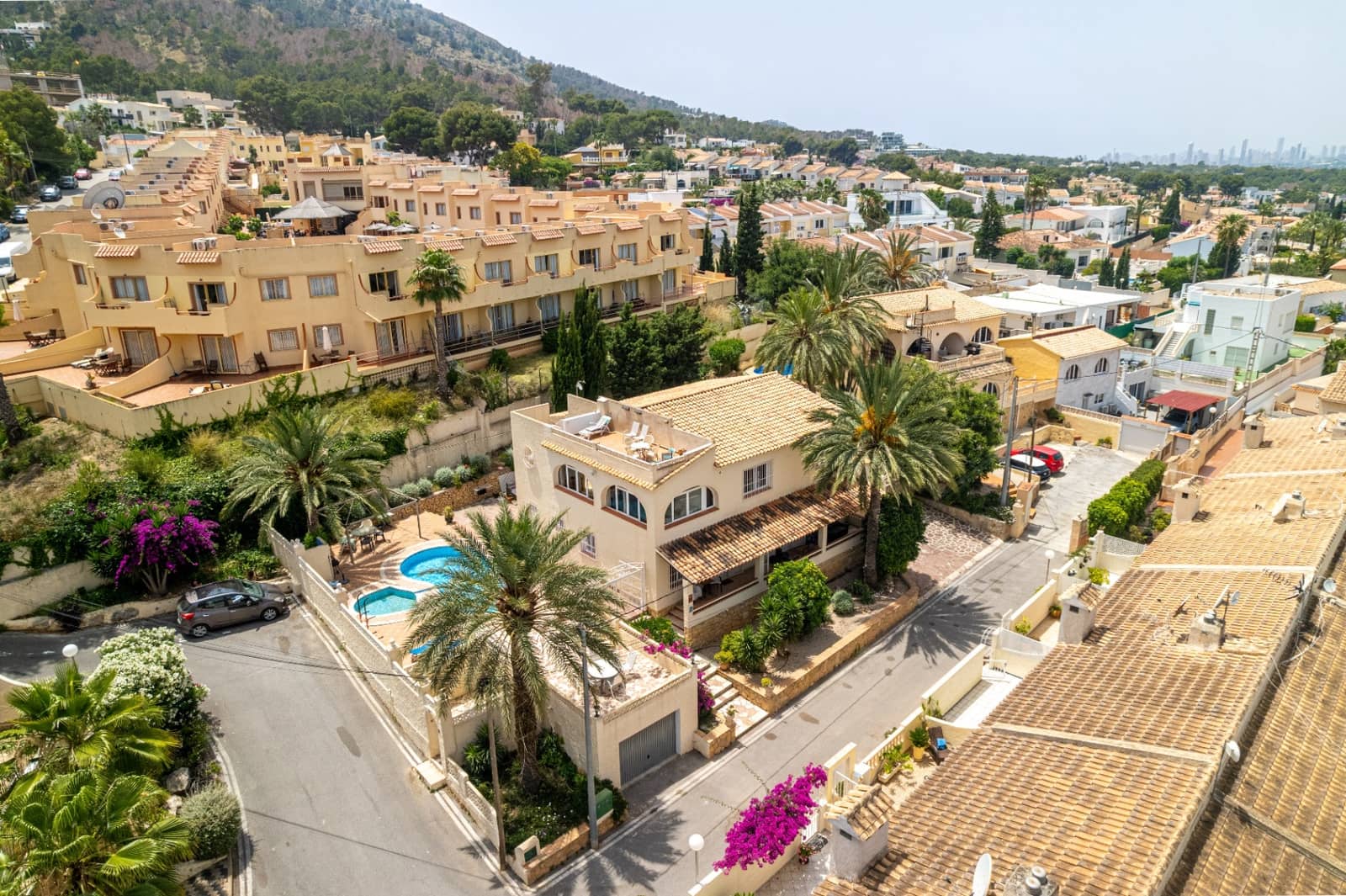 9 Zimmer Villa zu verkaufen in Albir mit Pool Garage - 750.000 € (Ref: 9328410)
