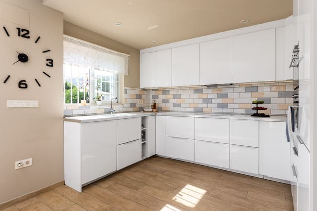 Chalet de 15 habitaciones en Albir, Alfaz del Pi / L'Alfàs del Pi en venta con piscina garaje - 1.750.000 € (Ref: 9328412)